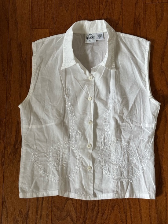 Tailor B. Moss Tops - B. Moss White Sleeveless Embroidered Button-Up Blouse